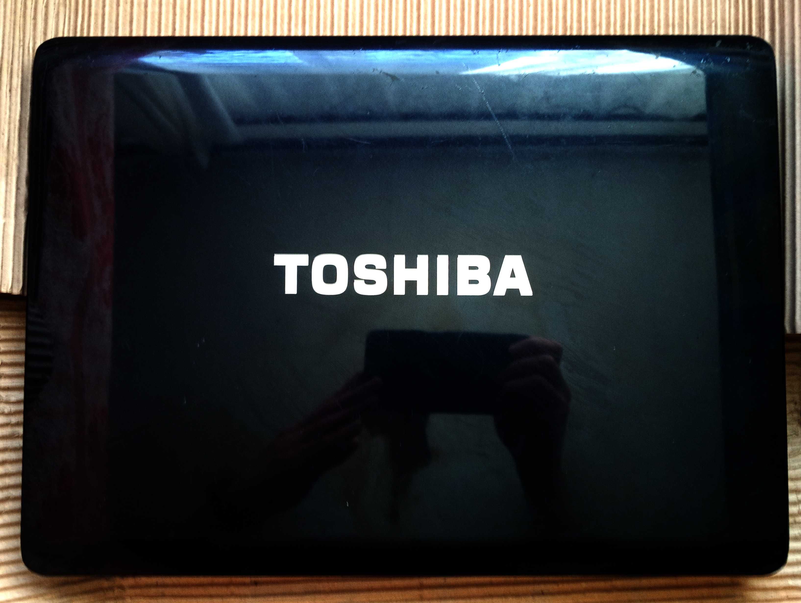 Ноутбук Toshiba Satellite a200-1vw включается, под восстановление