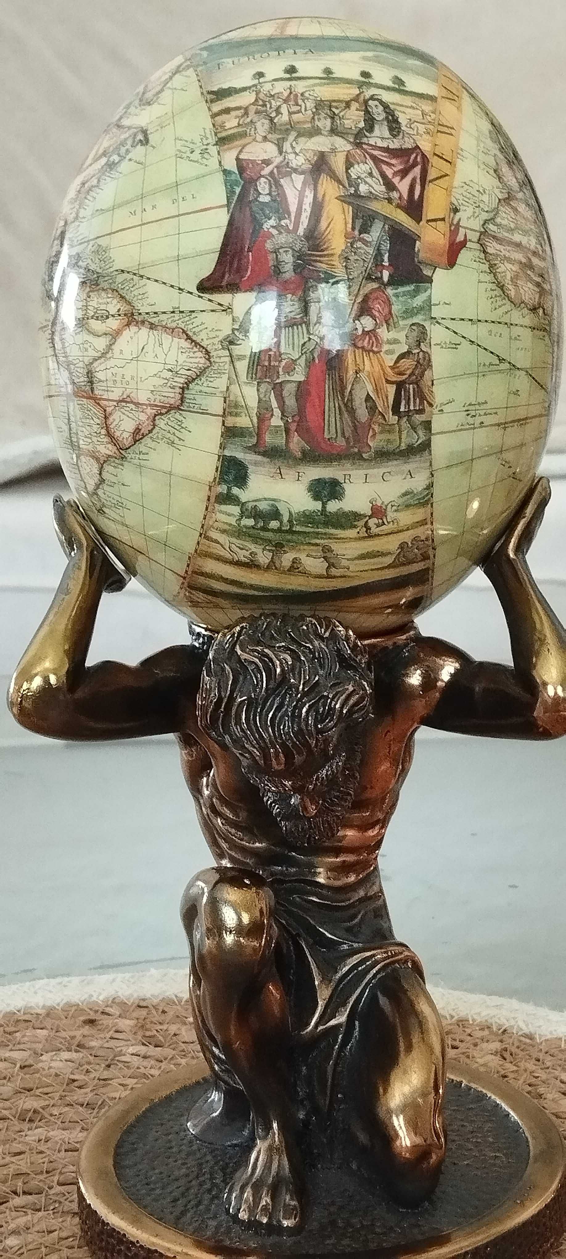 Zeus mapa świata-strusie jajo
