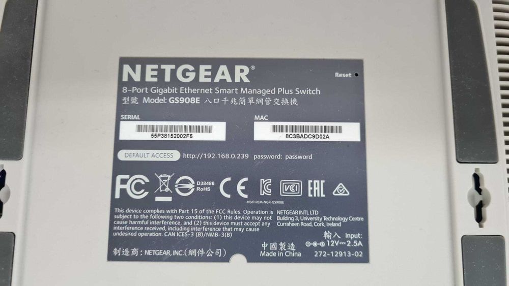 Switch zarządzalny z portami USB do ładowania telefonów Netgear GS908E