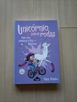 Livro-unicórnio sobre rodas