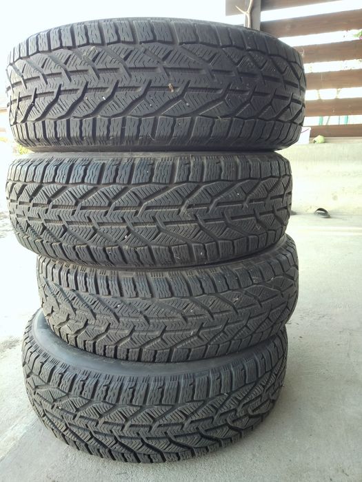 Opony zimowe 215/70 r16 Taurus SUV