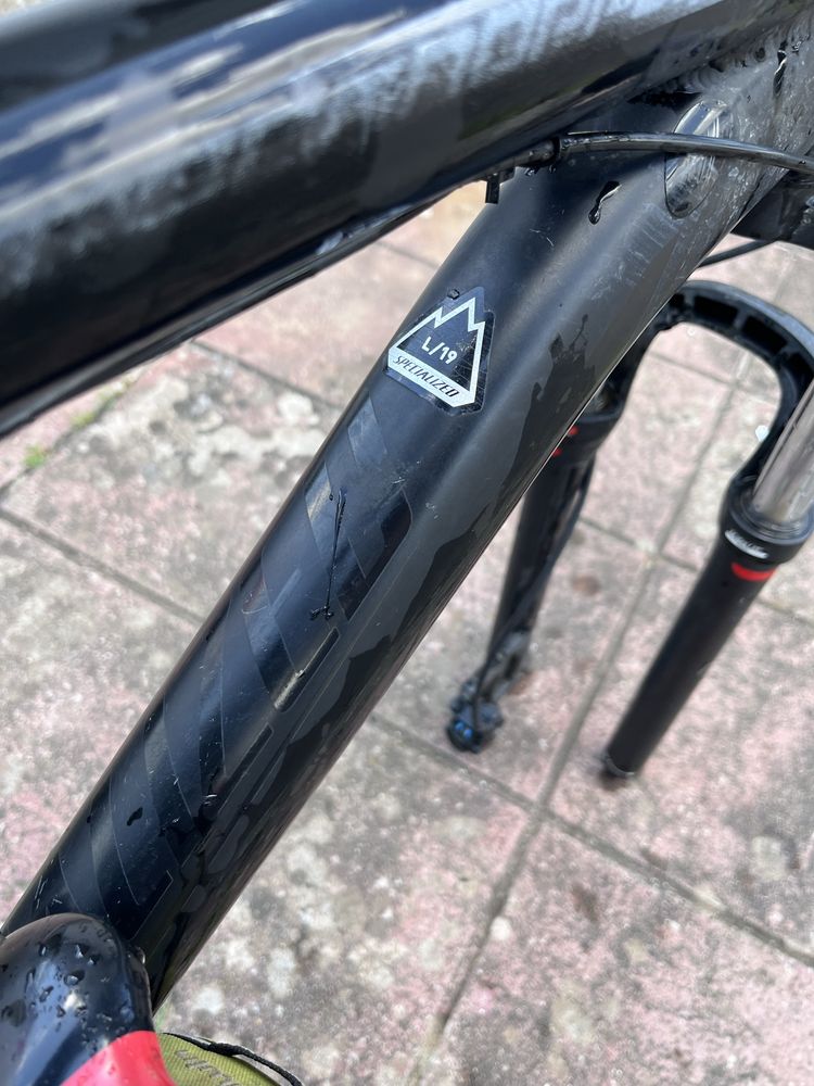 Bicicleta btt roda 29 specialized rockhopper