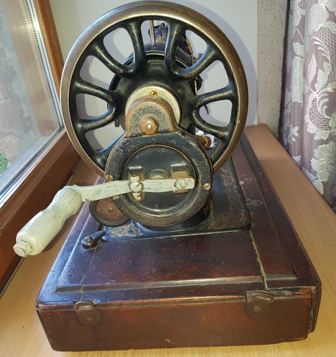 Ручная швейная машинка SINGER. 1908 г.! Антикварная.