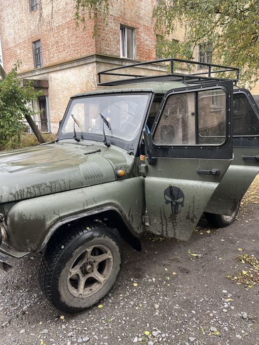 Уаз Hunter。