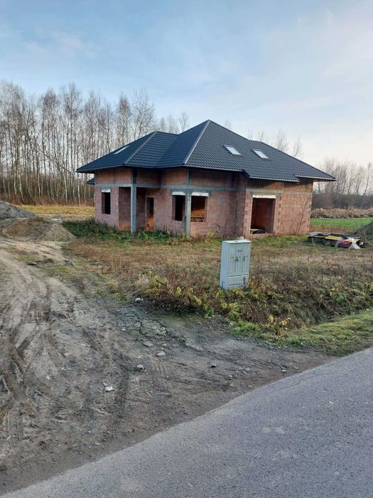 Sprzedam dom parterowy z poddaszem użytkowym w stanie surowym