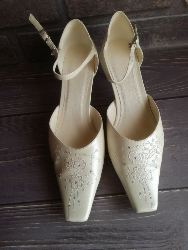 Продам свадебные туфли 41 размер