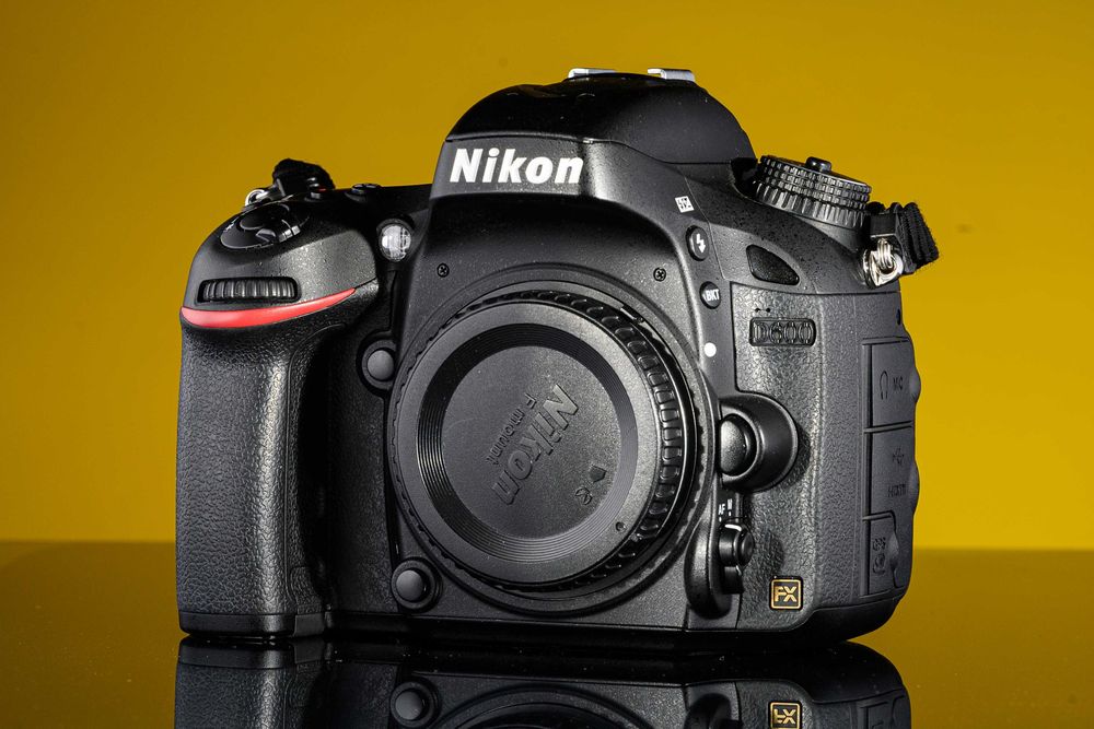 Aparat Nikon D600 + 2 akumulatory EN-EL15 + 2 karty pamięci