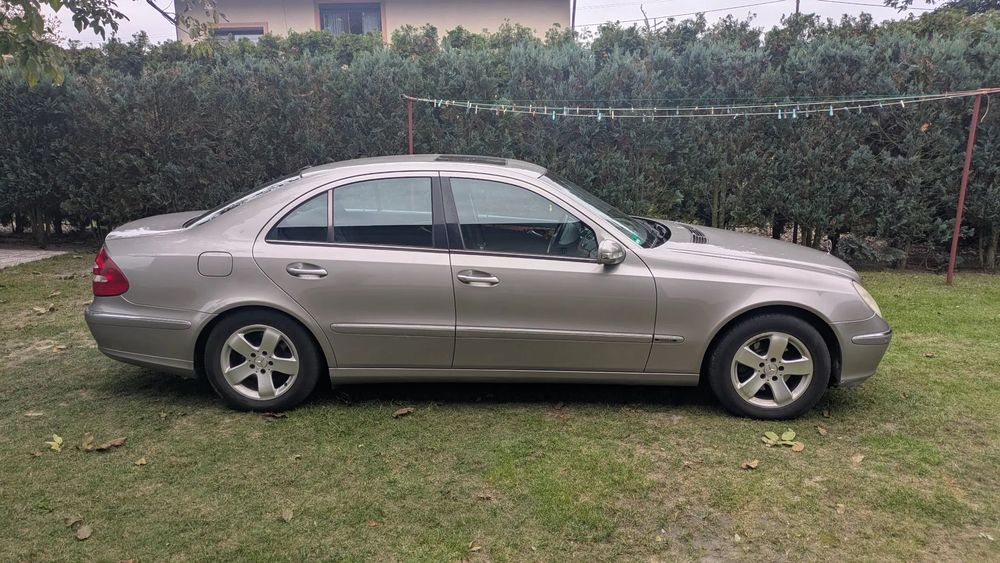 Mercedes-Benz Klasa E Mercedes E200 GAZ, HAK, AUTOMAT, drugi zestaw opon