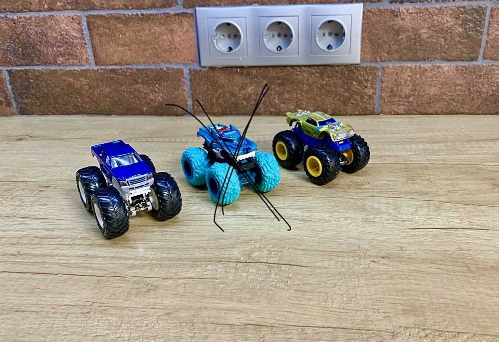 Машинки Hot Wheels Monster Trucks 9см