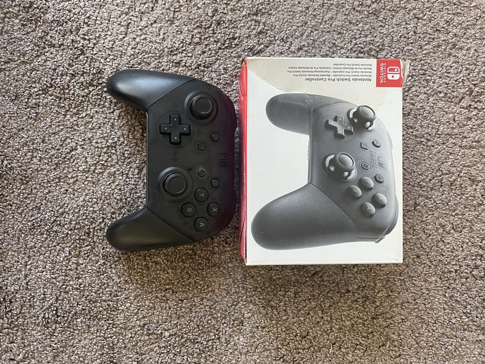 Nintendo Switch + Pro Controller + Carregadores Joy-Con
