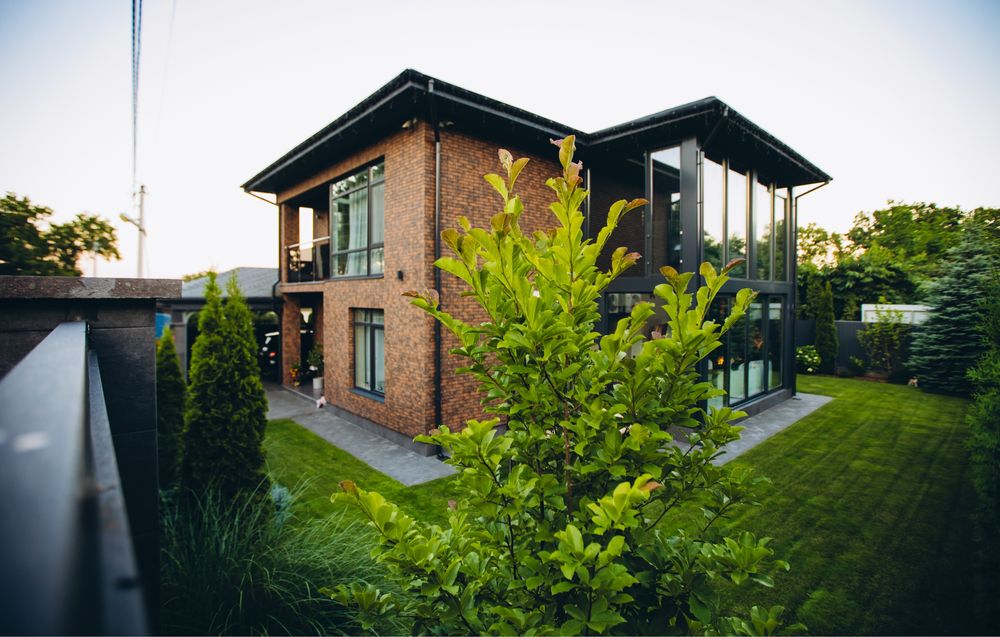 Повністю АВТОНОМНИЙ Дизайнерський будинок в закритому КМ біля Києва !