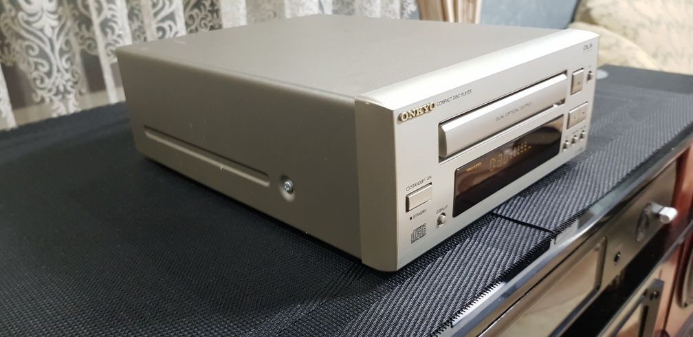 Onkyo C-705X compact disc player