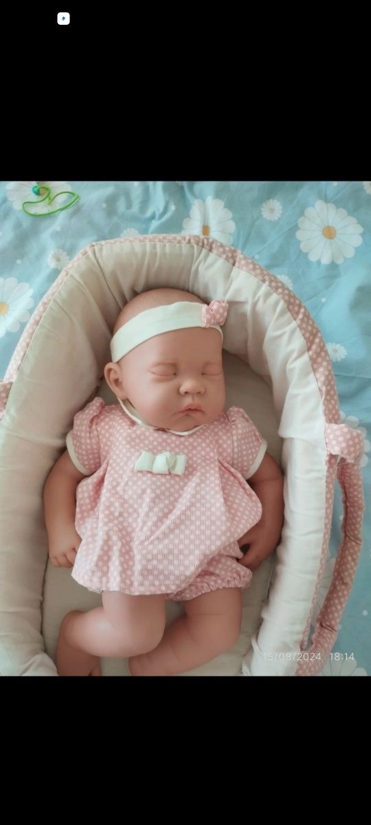 Bebé reborn com alcofa