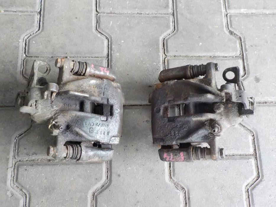 VW T4 96-03 ZACISK HAMULCOWY PRAWY LEWY TYŁ TYLNY JARZMO KOMPLET