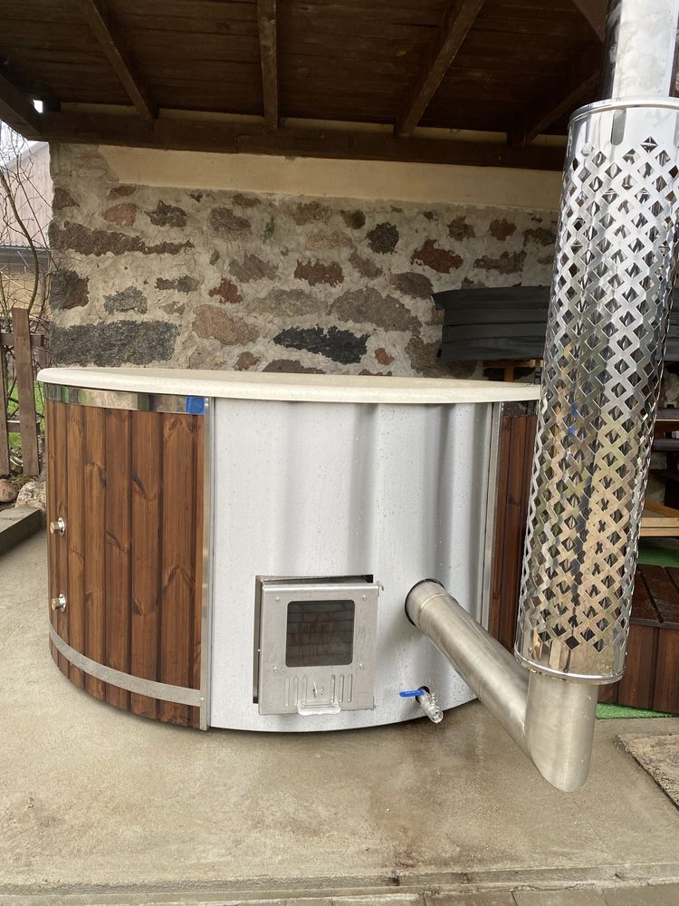 Domek z balia/jacuzzi nad jeziorem na mazurach