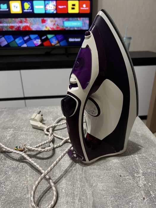 Утюг Saturn.