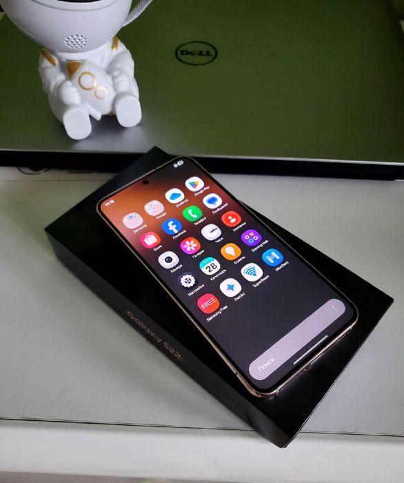 Samsung Galaxy S22 Gold