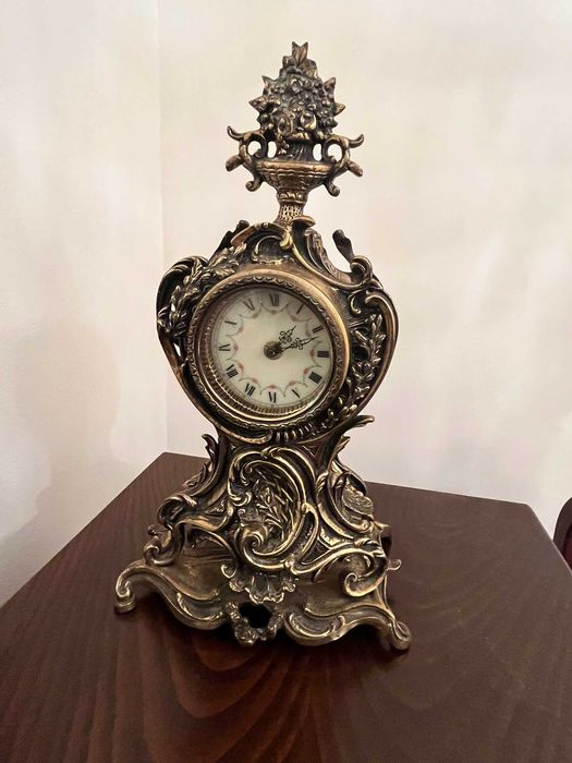 Relógio dourado antigo