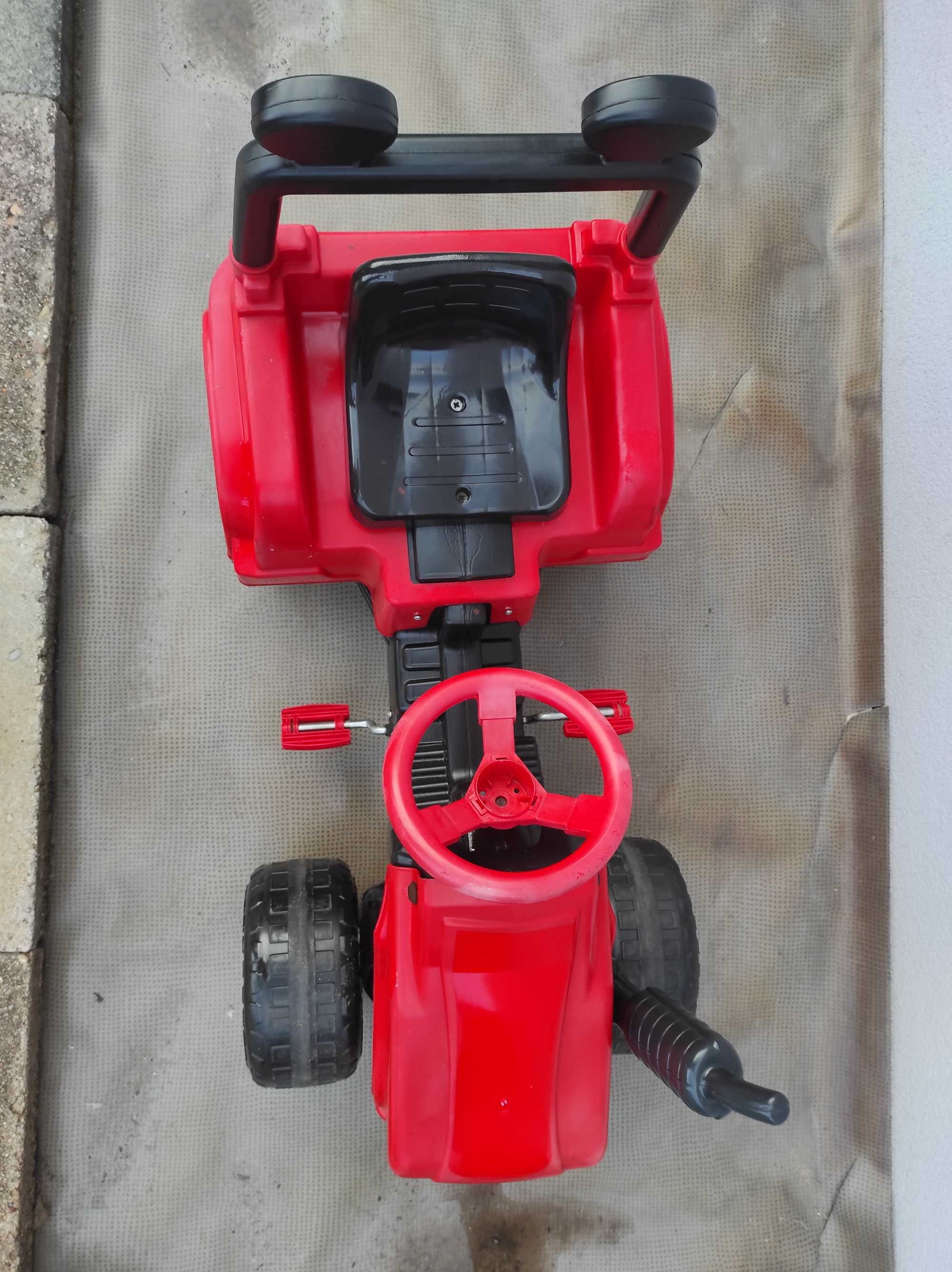 Traktor na pedały . Jeździk ciągnik rowerek