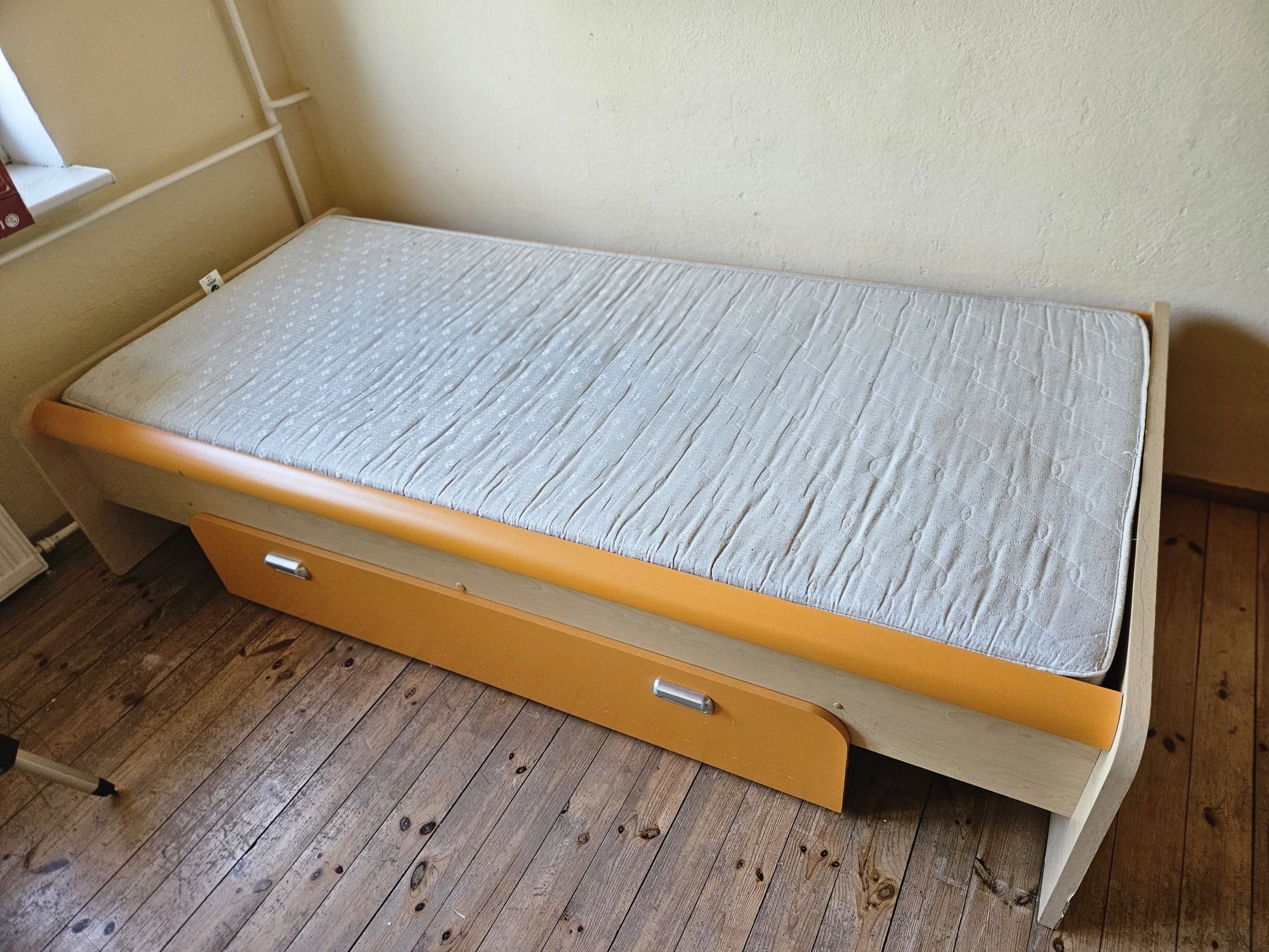 Łóżko dziecięce 210x90x50 z materacem