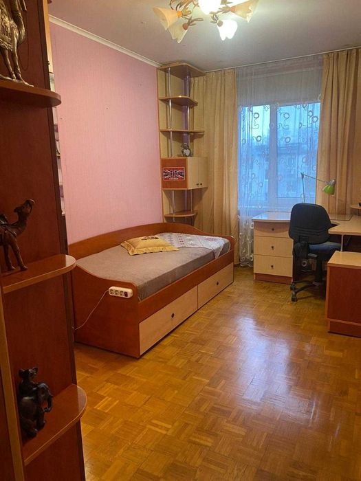 Сдам трёхкомнатная квартиру  на Черёмушках