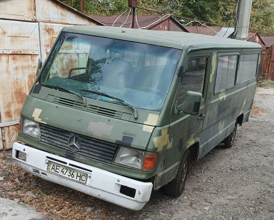 Продам автомобіль Mercedes MB100D