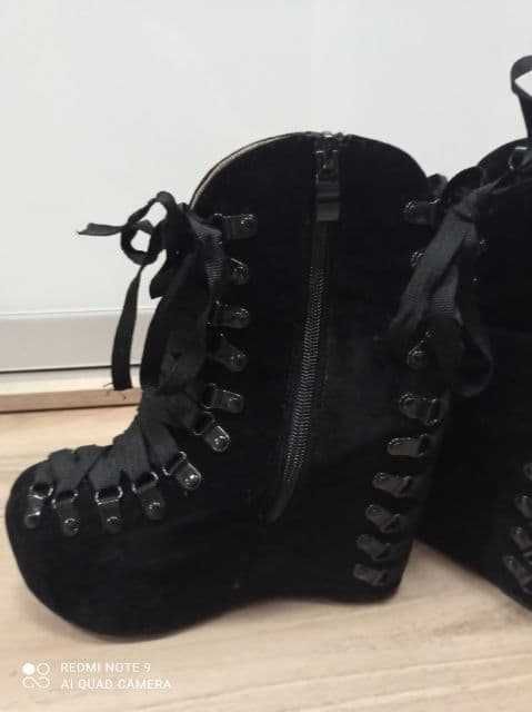 Czarne buty na koturnie- piękne goth/emo/sexy