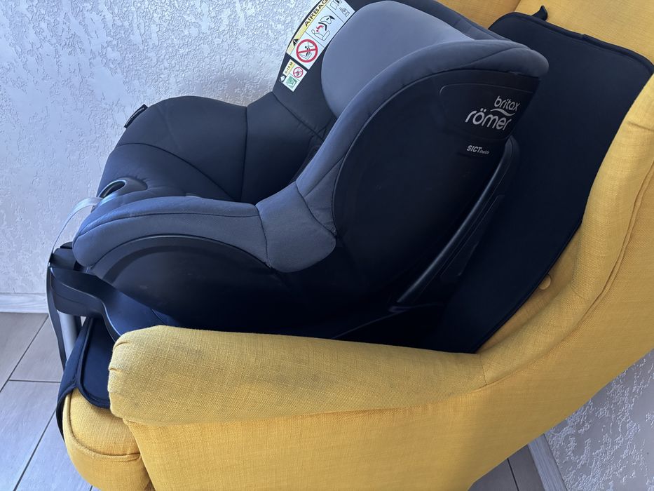 Автокрісло britax romer + захисний килимок