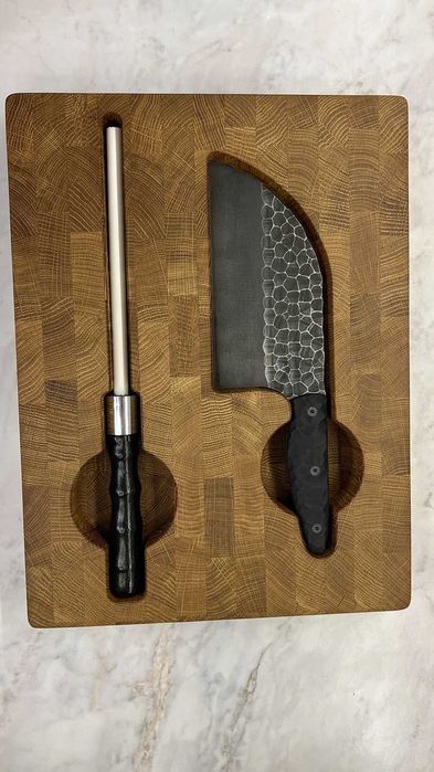 Торцева дошка дуб з тяпкою Серб+ мусат DS34 Торцевая разделочная доска