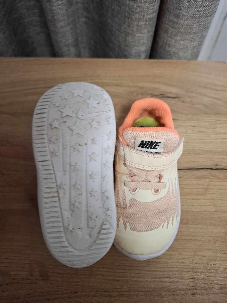 Кроссовки Nike 23.5