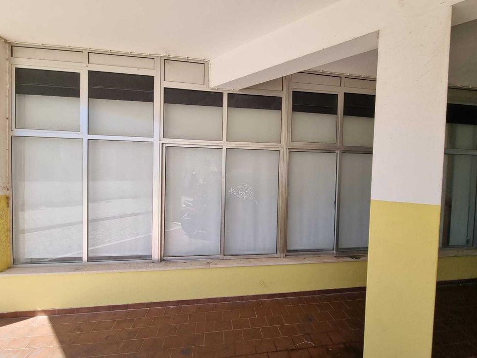 Loja / Escritório de 147 m² Arrendamento em Lagoa - Espaço Comercial