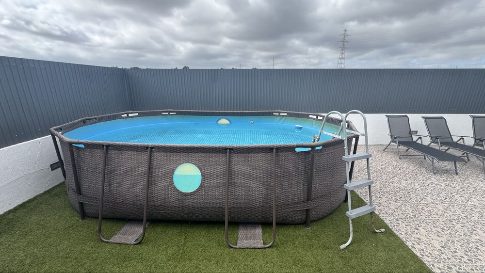 Piscina Oval tubular Bestway®