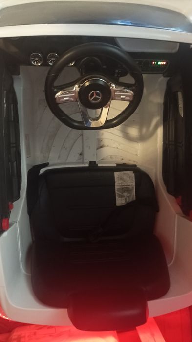 Carro eléctrico criança