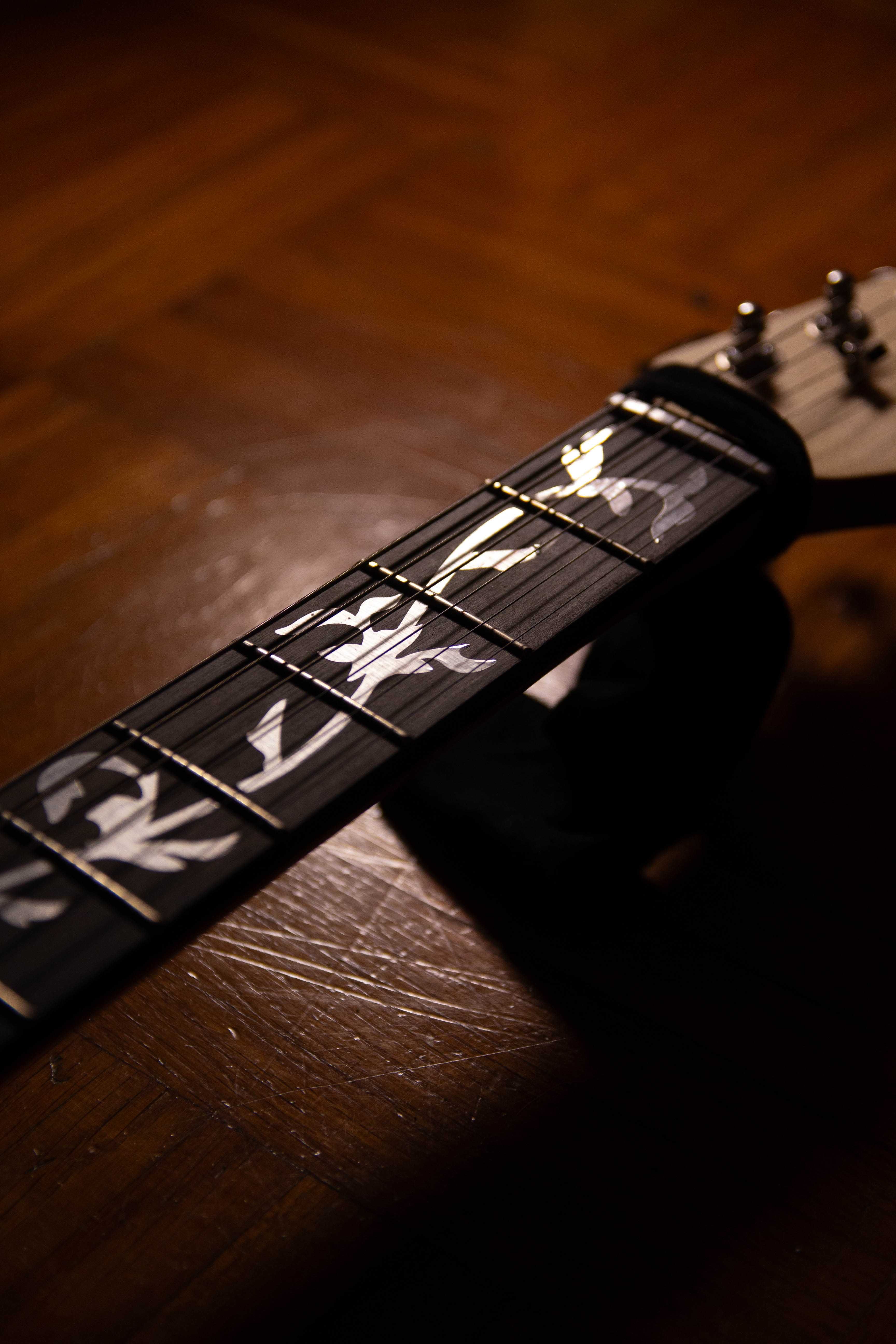 Guitarra elétrica Gear4music Modificada + saco e strap