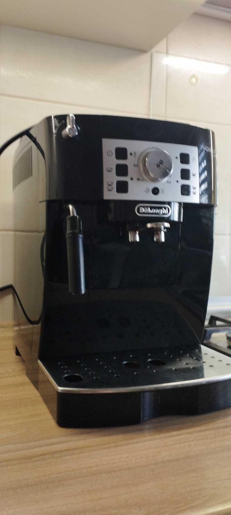 Sprzedam ekspres De Longhi Magnifica S