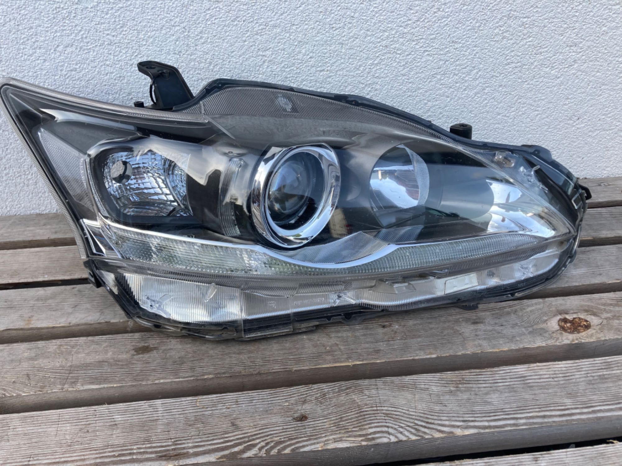 Lampa lexus ct lift soczewka