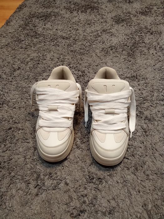 Sprzedam nieużywane buty Bershka