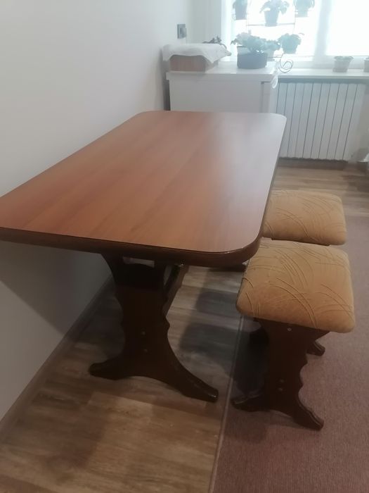 Стіл  дерево, табуретки