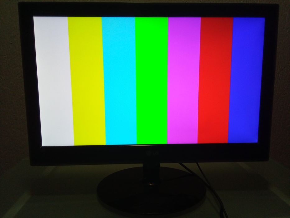 Монітор 21.5" LG Flatron E2240T-PN