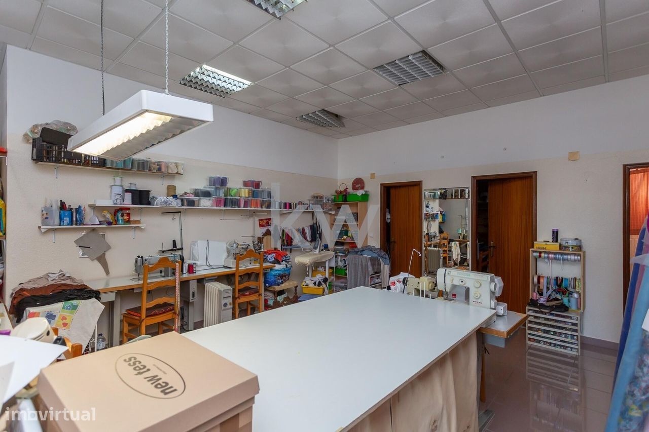 Espaço comercial de 70 m2 em Verderena, Barreiro – Disponível para ven