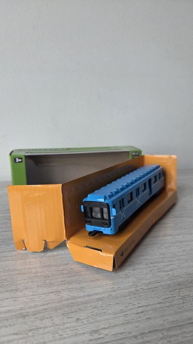 Металевий поїзд, вагон металевий Метро,  поїзд металевий метро