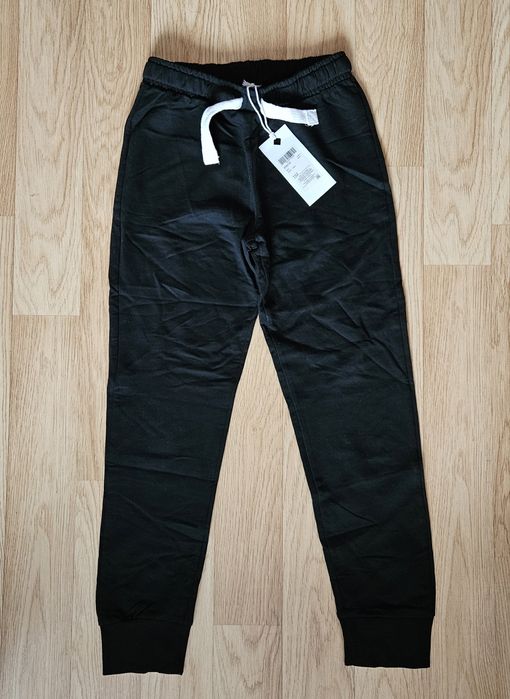 Nowe dresowe czarne spodnie 152 LC