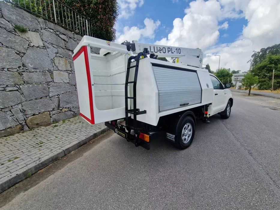 Toyota Hilux 2.5 D4-D 4x4 *Grua*