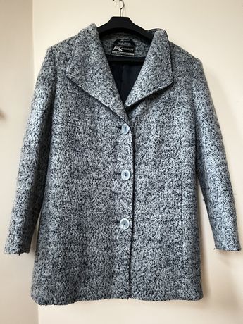 Jasnoniebieski płaszcz z guzikami boucle zima zimowy 46