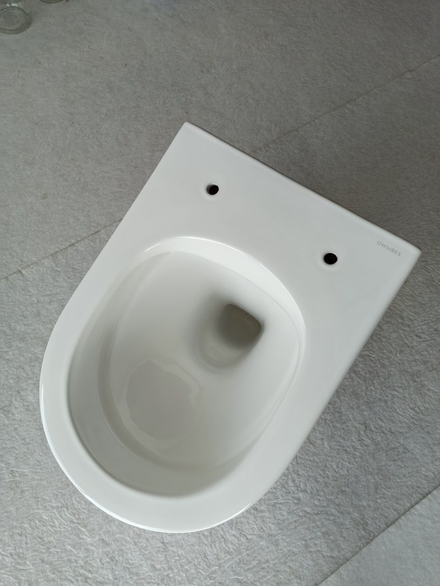 Nowa miska WC z deską wolno opadającą Omnires Ottawa