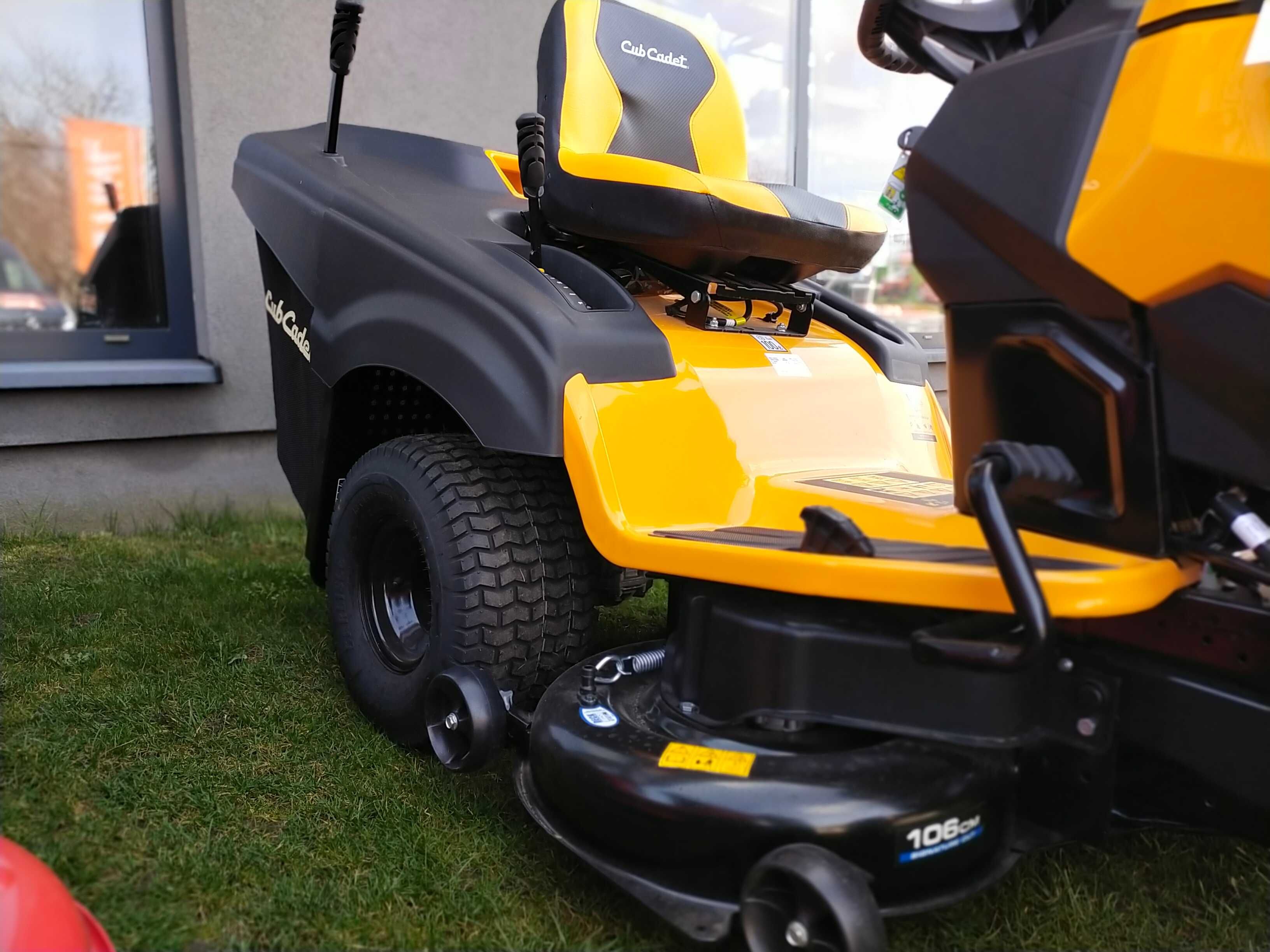 Traktorek ogrodowy CUB CADET XT1 OR106