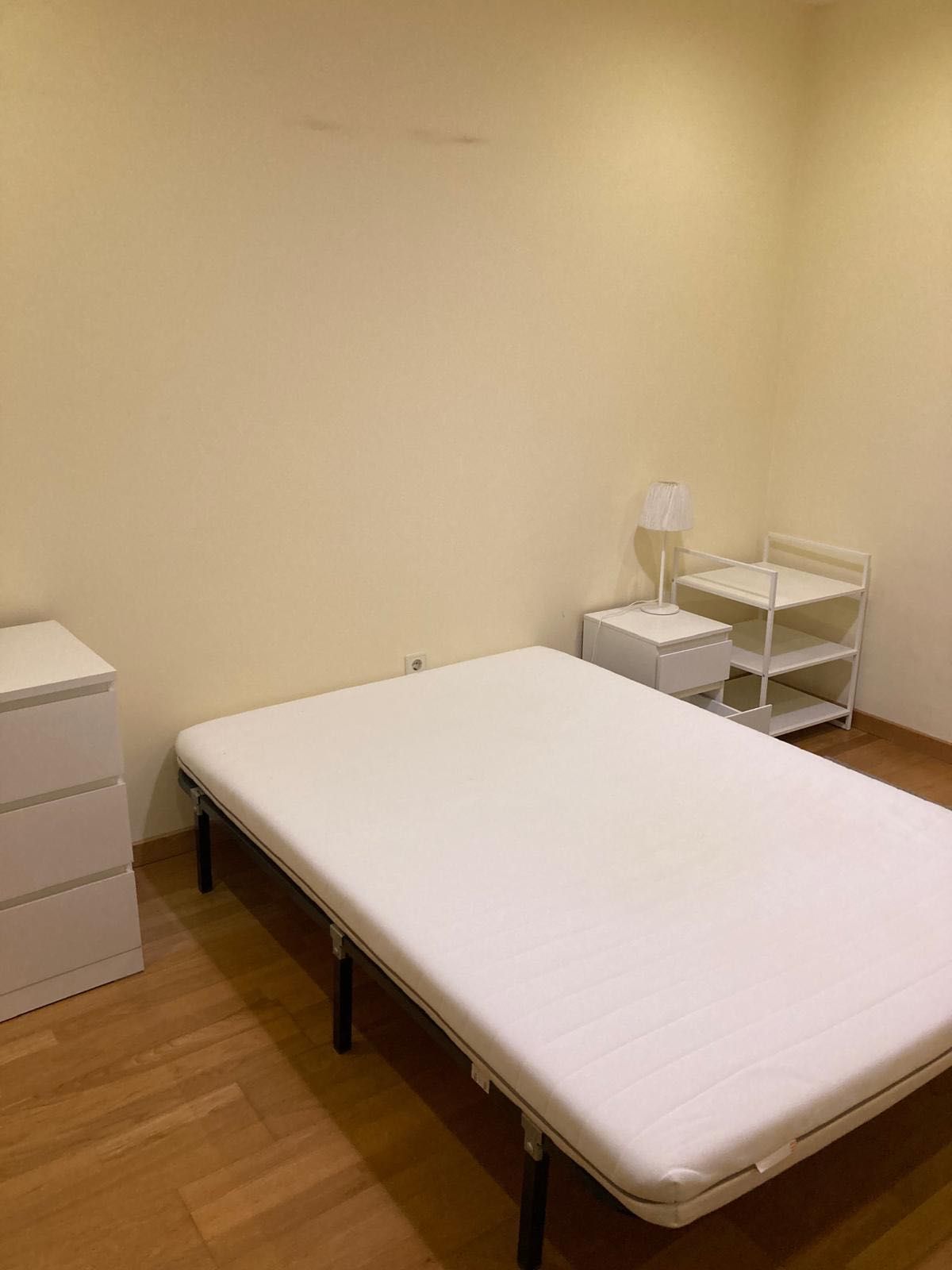 Alugo quarto A estudante em Viseu