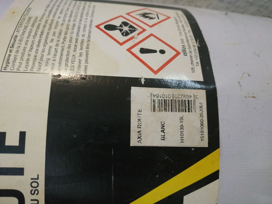 Tinta branca Axia Route para revestimento asfalto, betão ou cimento