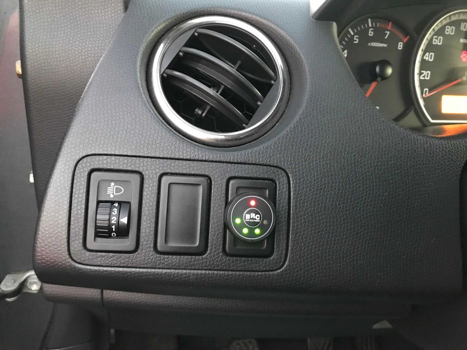 SUZUKI SWIFT 1.3 benzyna 2008r. 2 sztuki Instalacja Gazowa do 2031r.