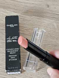 Guerlain la petite robe noire szminka pomadka balsam do ust nude beż